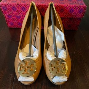 BNWT Tory Burch Sally 2 Peep toe wedge pump sz 7.5